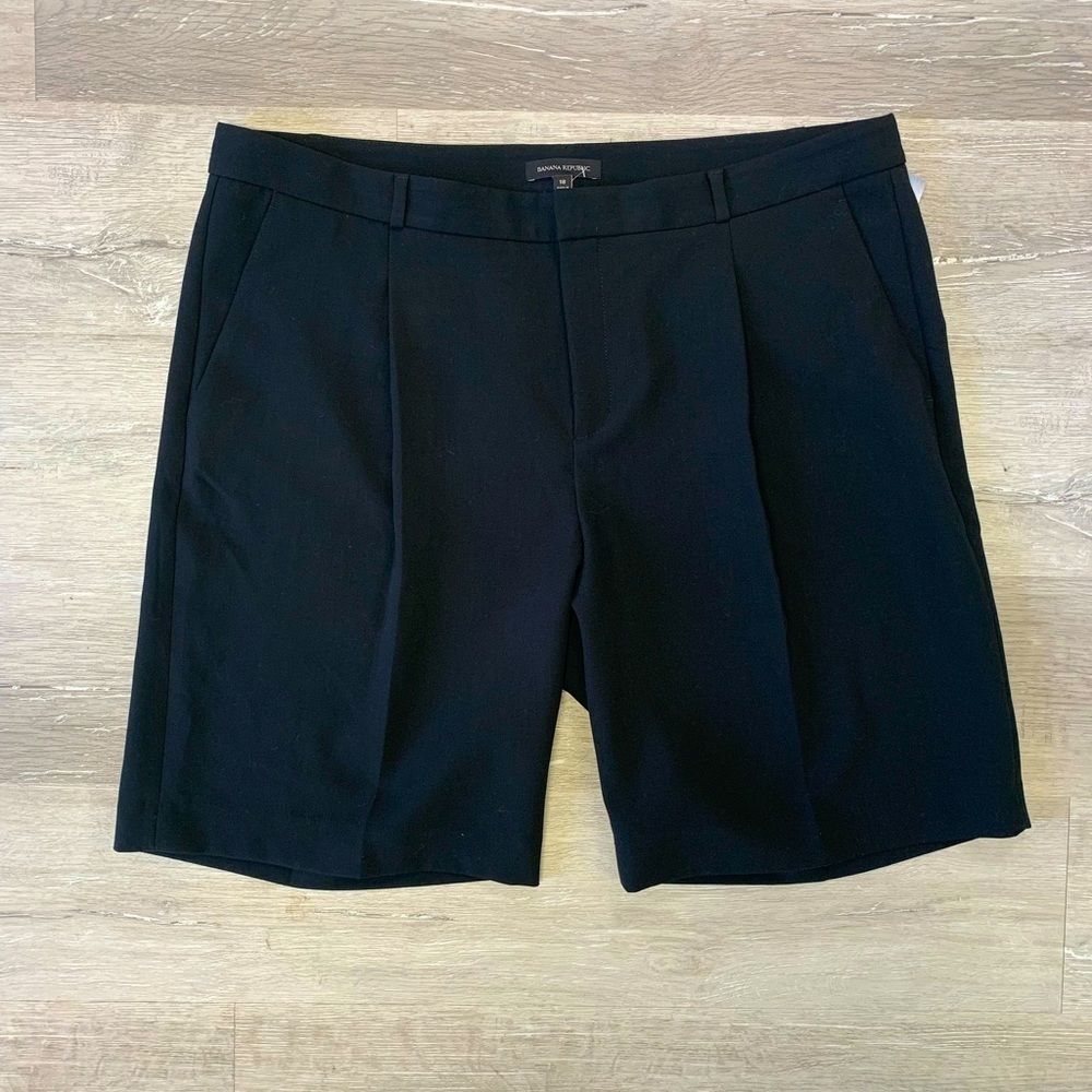 Banana Republic Women’s Black Dress Shorts SZ 18